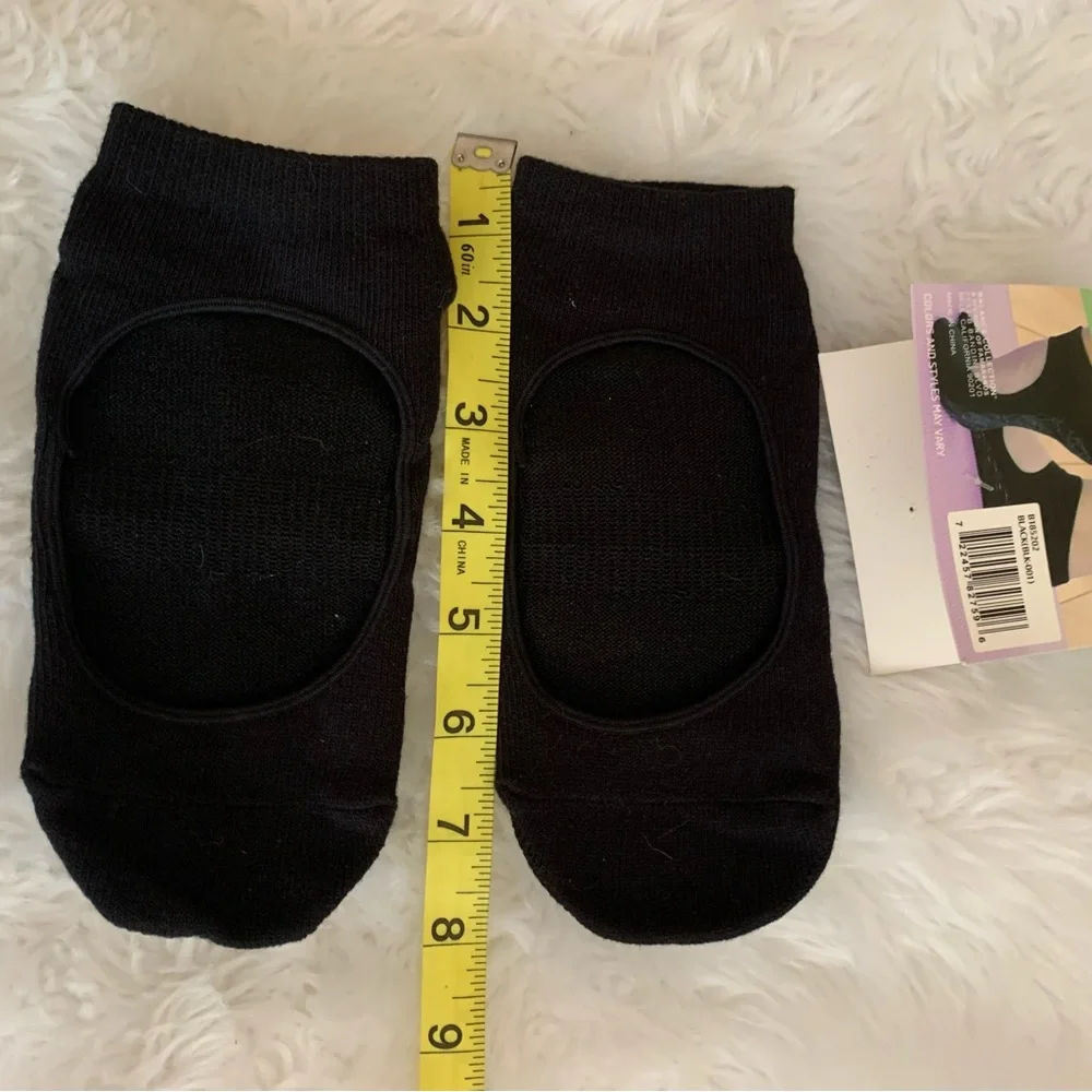 YOGA grip socks for Ladies 88% poly  in black One size NWT